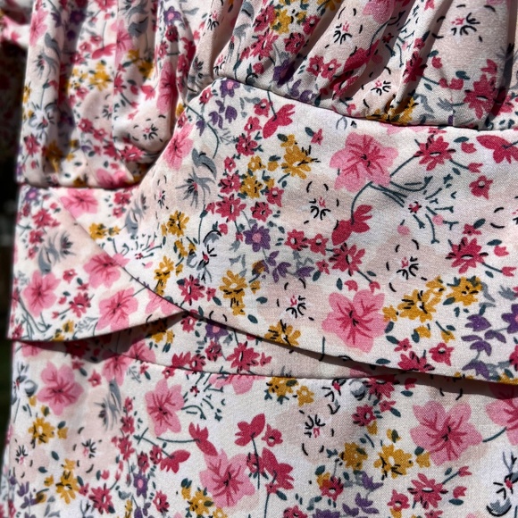 Flutter-Sleeve Garden Floral Dress with Apron Tie-Back - Picture 9 of 16